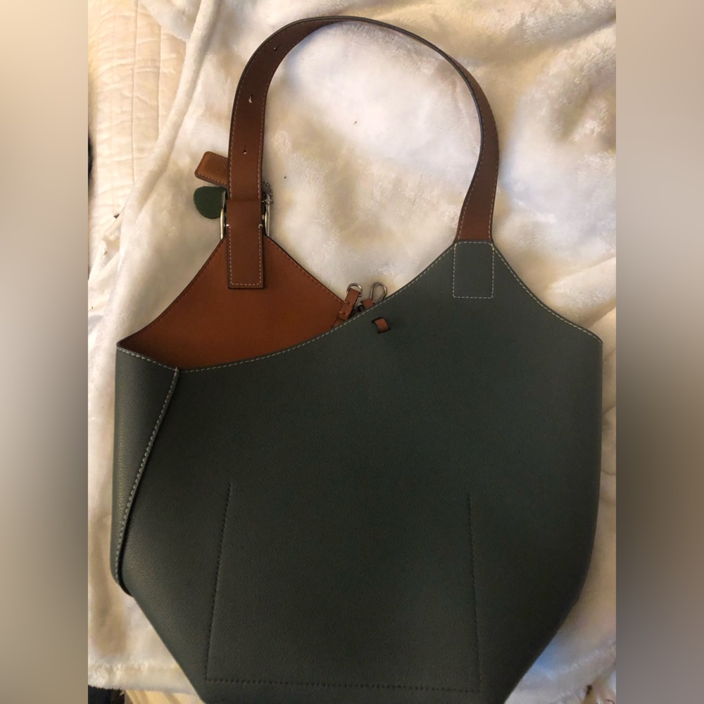 MDBM Madison de Beaute Marseilles Women's Green and Brown Leather NWOT
